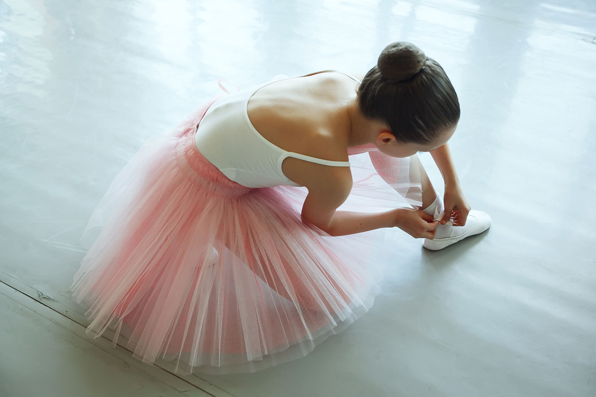 Girl-doing-up-shoe-pink-skirt